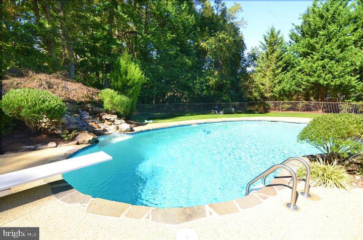 SOUTH RIVER COLONY - Residential