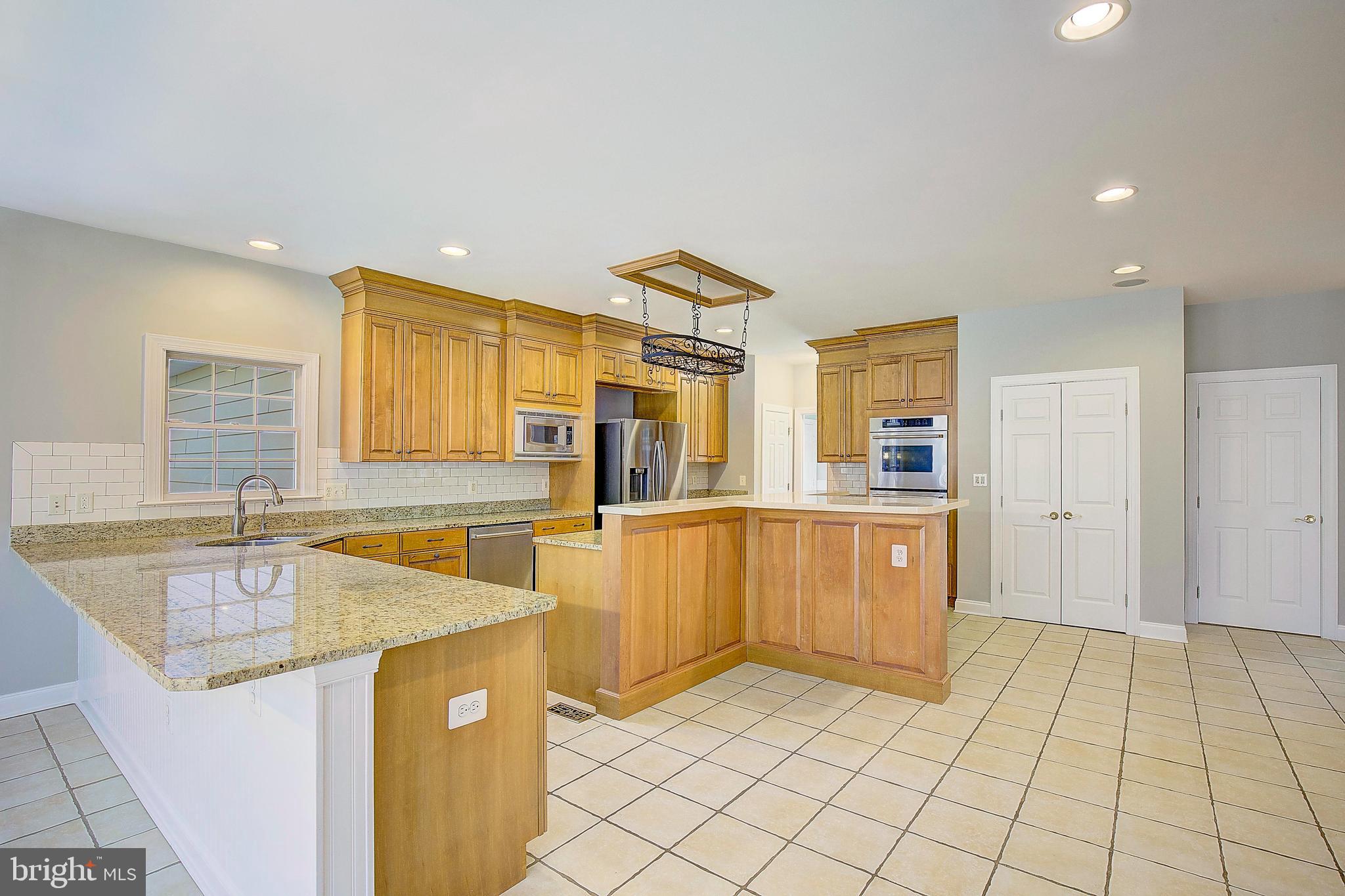 SOUTH RIVER COLONY - Residential