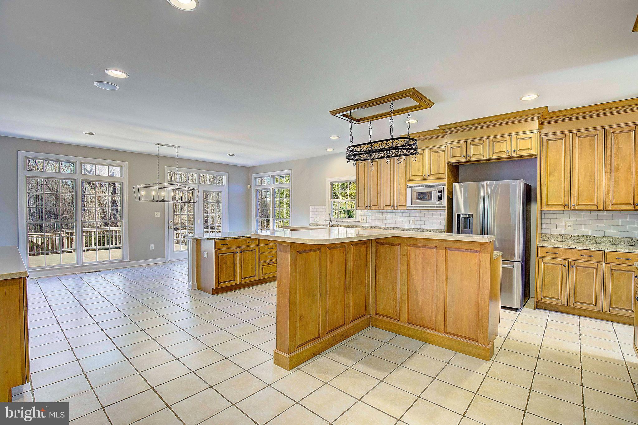 SOUTH RIVER COLONY - Residential