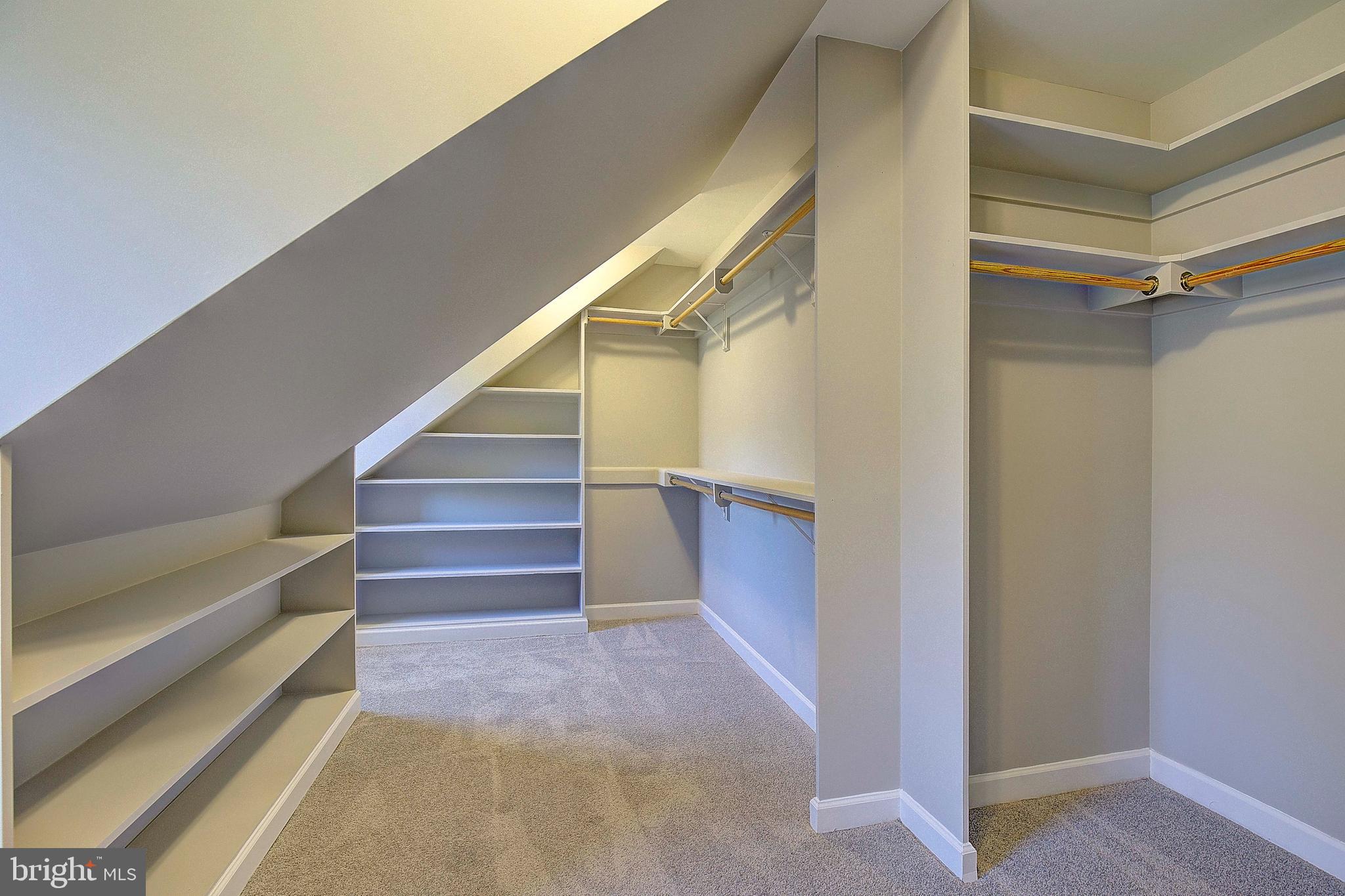 SOUTH RIVER COLONY - Residential