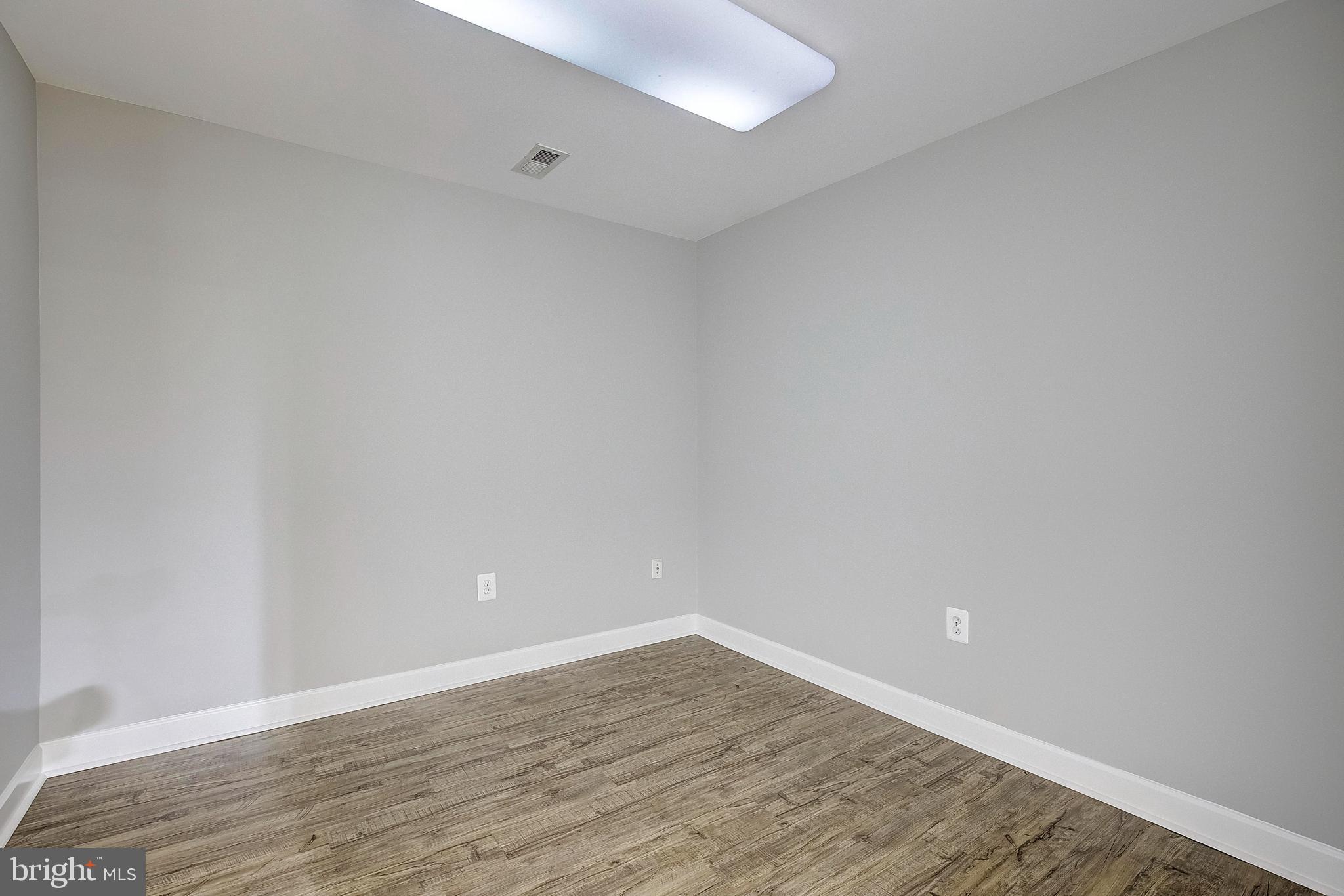 SOUTH RIVER COLONY - Residential