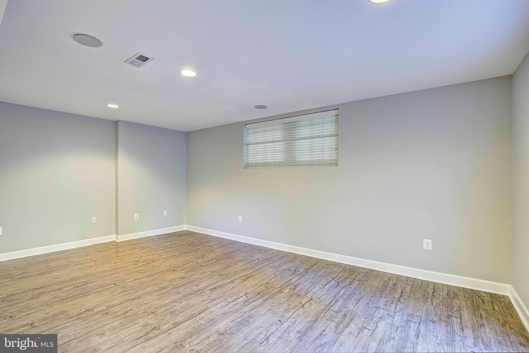 SOUTH RIVER COLONY - Residential