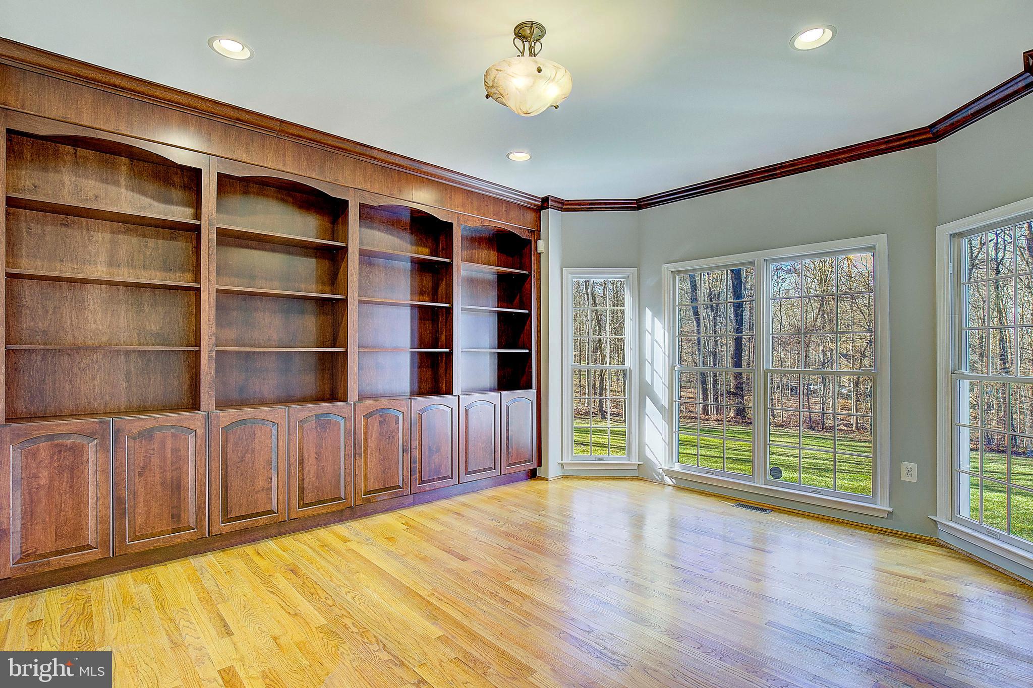 SOUTH RIVER COLONY - Residential