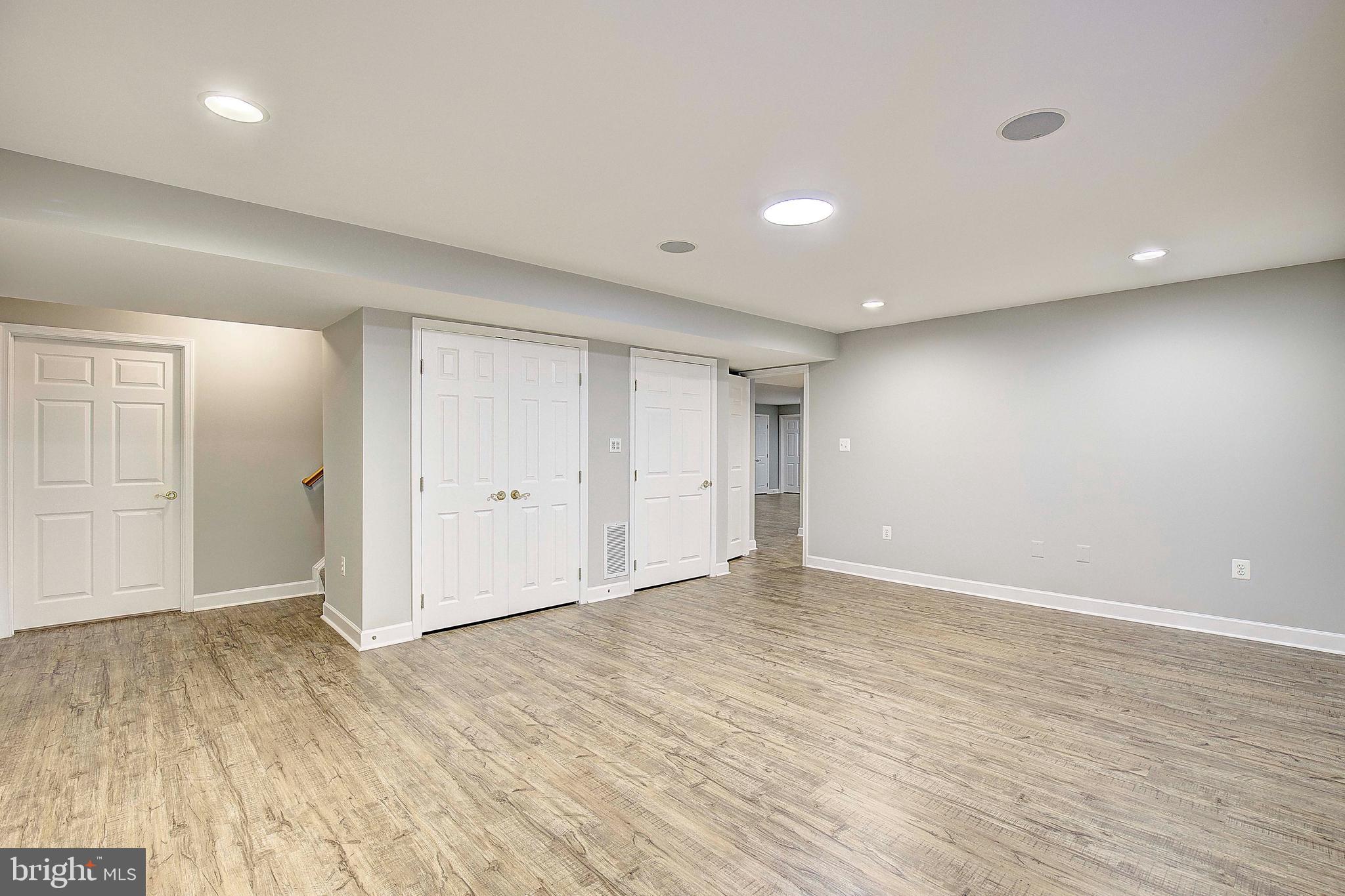 SOUTH RIVER COLONY - Residential