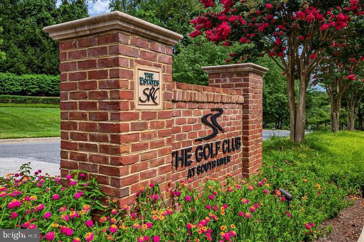 SOUTH RIVER COLONY - Residential