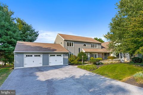 Photo of 637 LAUREL LN, LANCASTER, PA 17601 (MLS # PALA2038850)