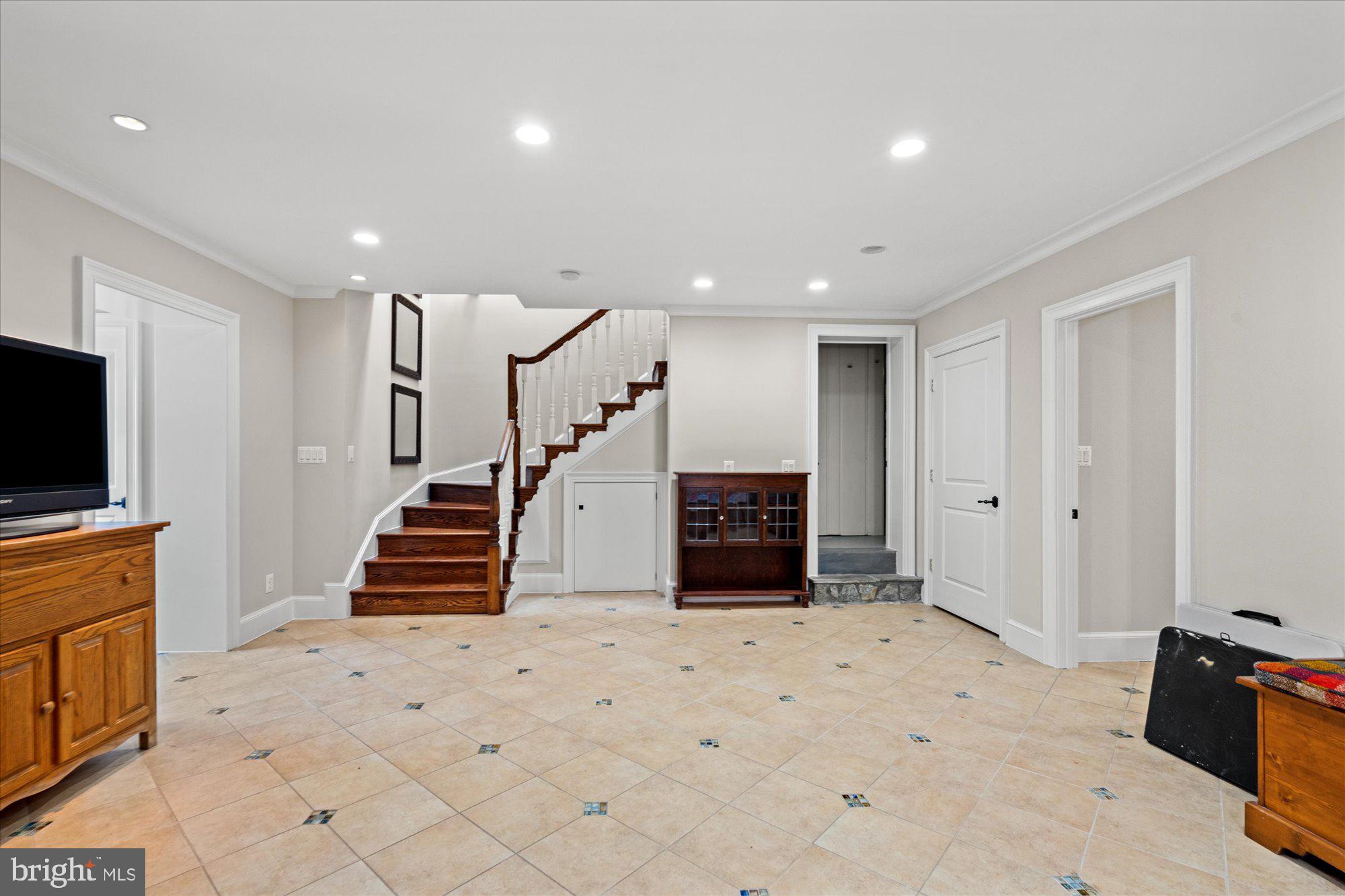 NORTH ARLINGTON - Residential