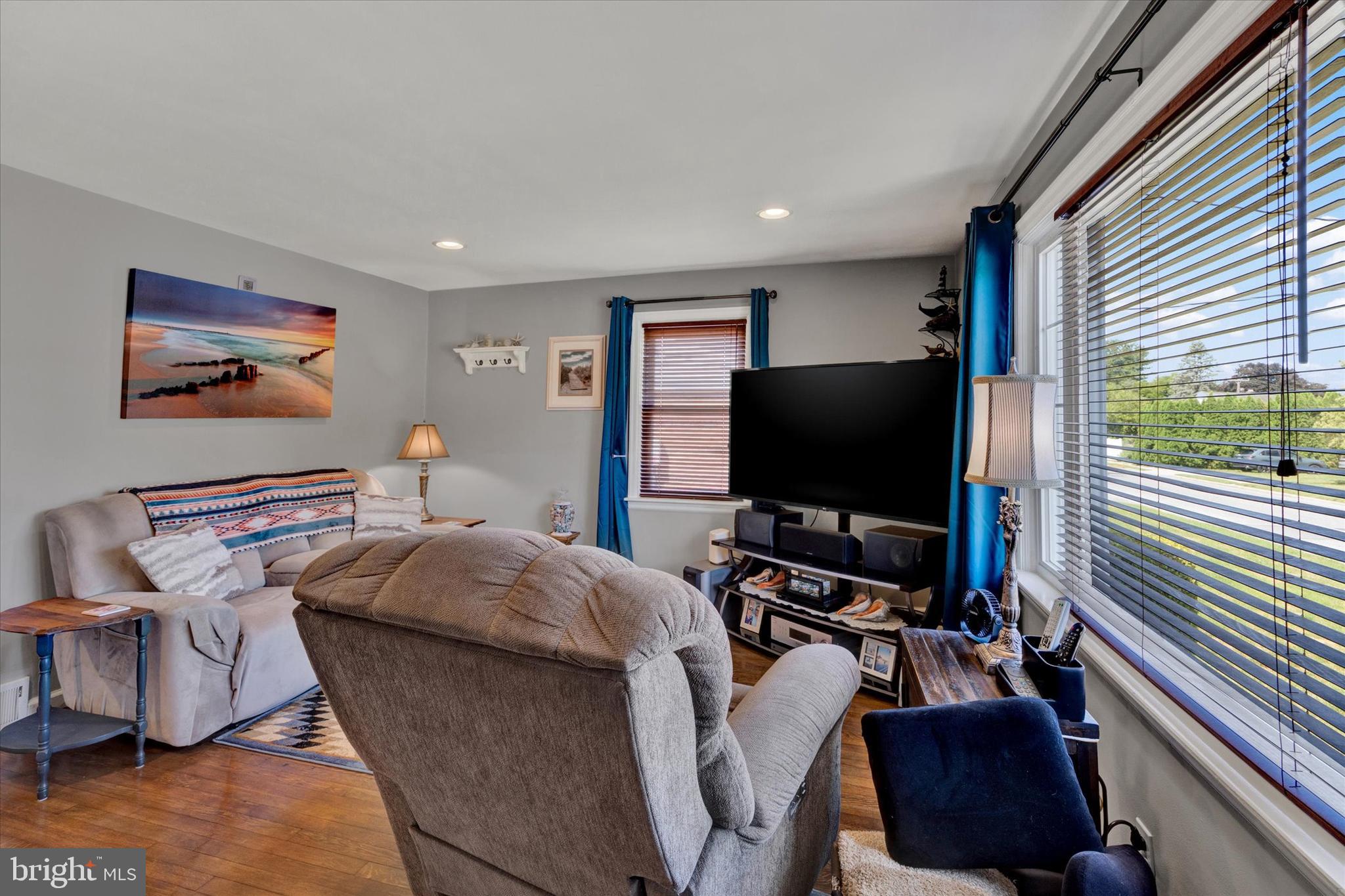 106 E POPLAR STREET