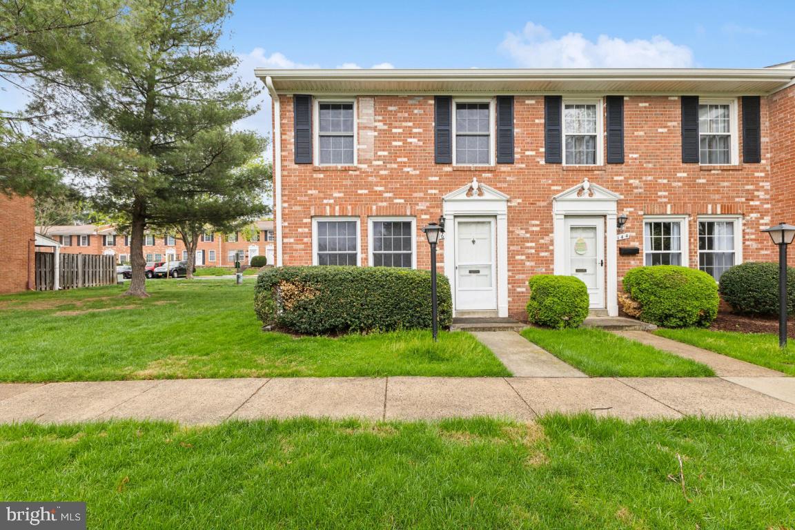 PEMBROOKE - Residential