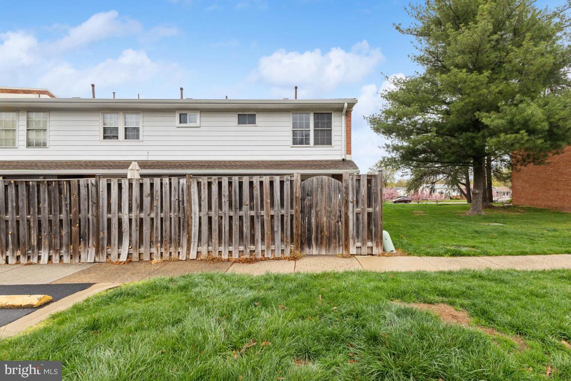 PEMBROOKE - Residential