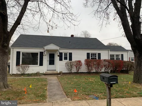 110 Pershing Avenue NW, Leesburg, VA MLS: VALO2115130