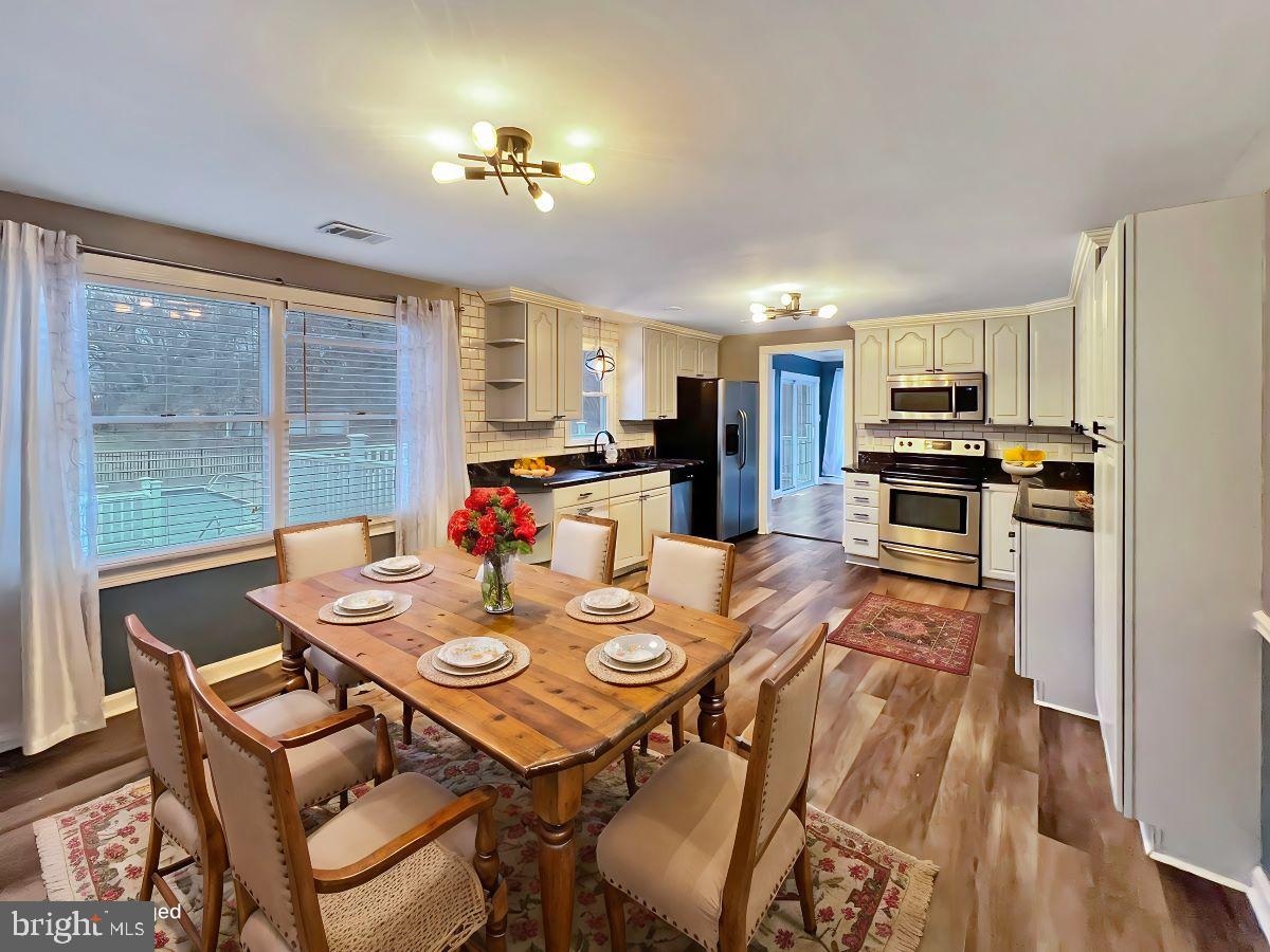 LEDGE LOWE ESTATES - Residential