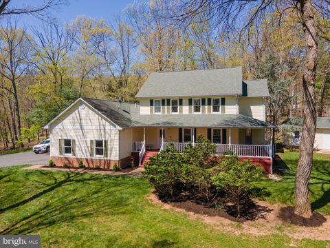 Photo of 15470 Cheal Court, HAYMARKET, VA 20169 (MLS # VAPW2116604)