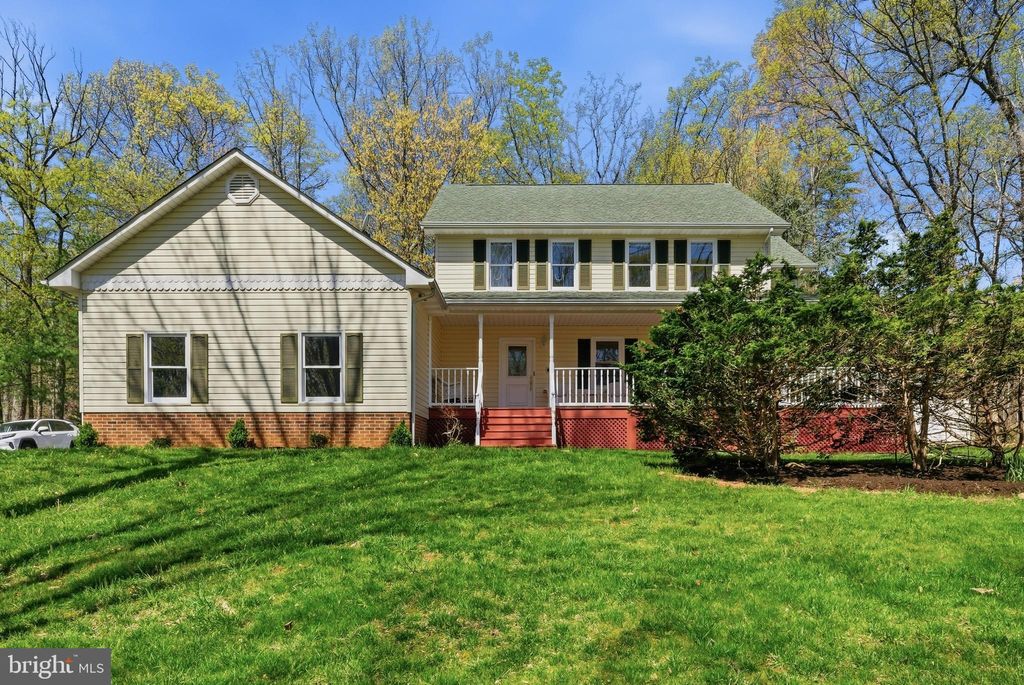 Photo of 15470 Cheal Court, HAYMARKET, VA 20169 (MLS # VAPW2116604)
