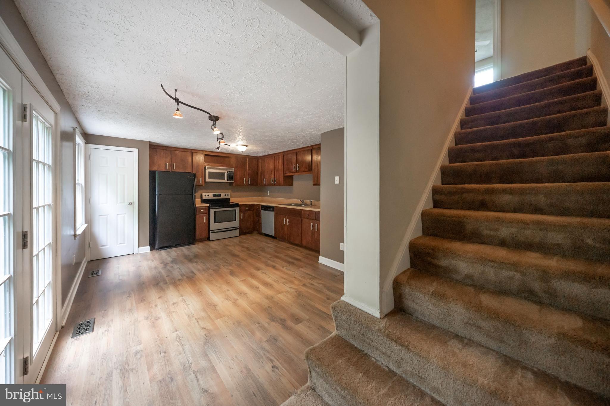 HUNTING QUARTERS - Residential