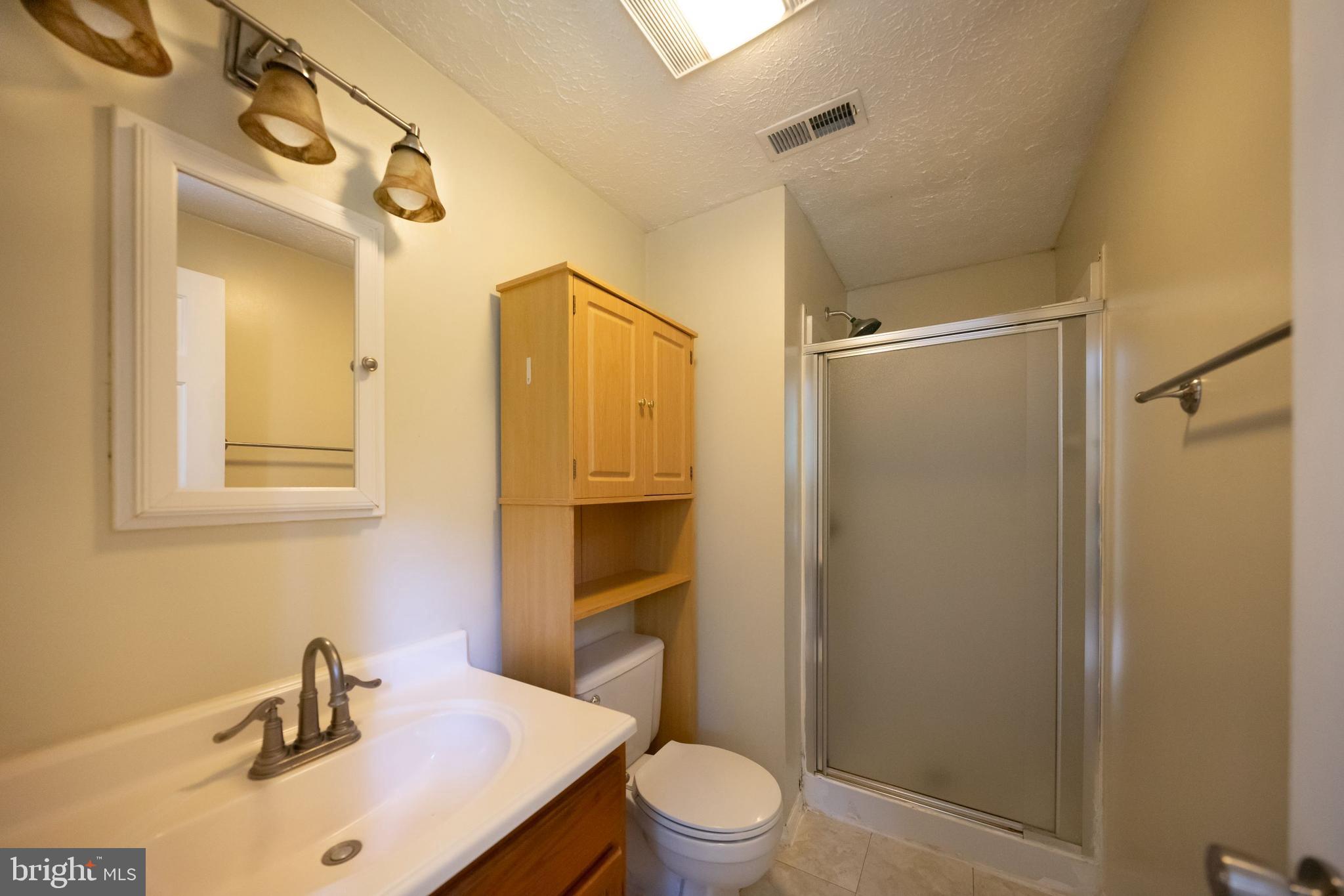 HUNTING QUARTERS - Residential