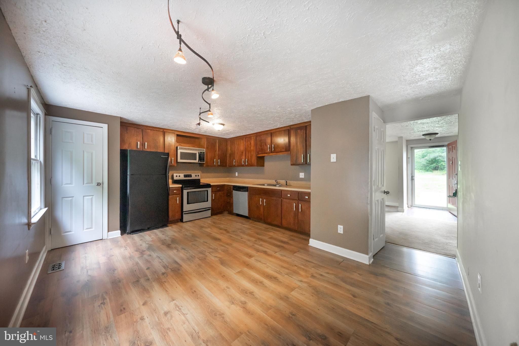 HUNTING QUARTERS - Residential