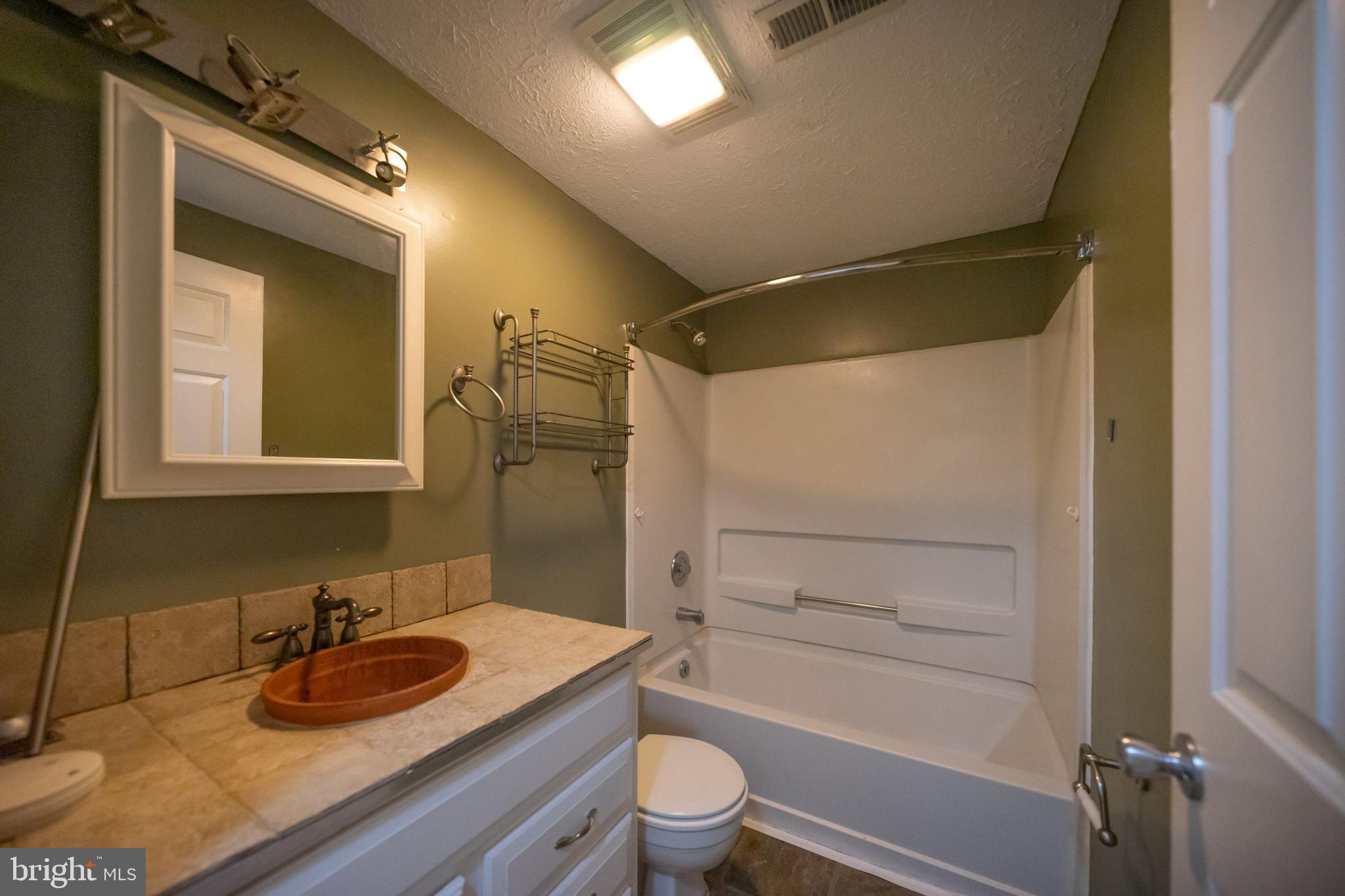 HUNTING QUARTERS - Residential