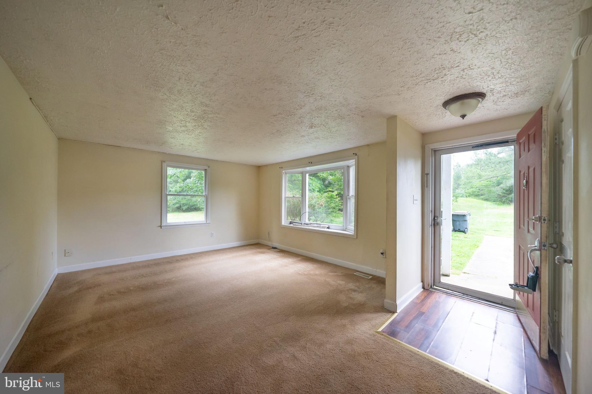 HUNTING QUARTERS - Residential