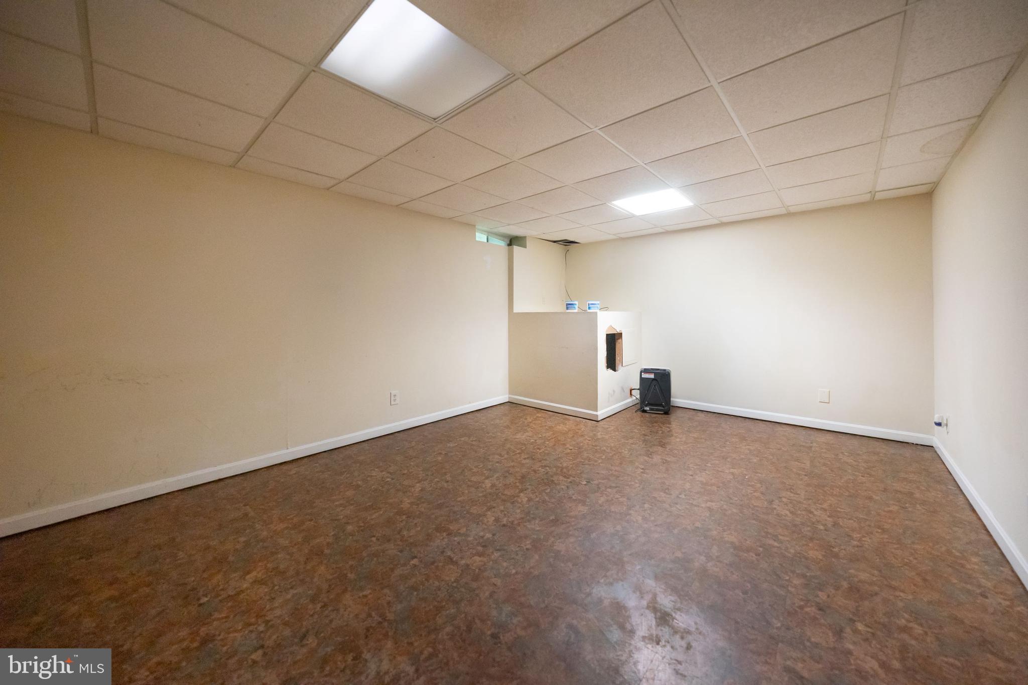 HUNTING QUARTERS - Residential