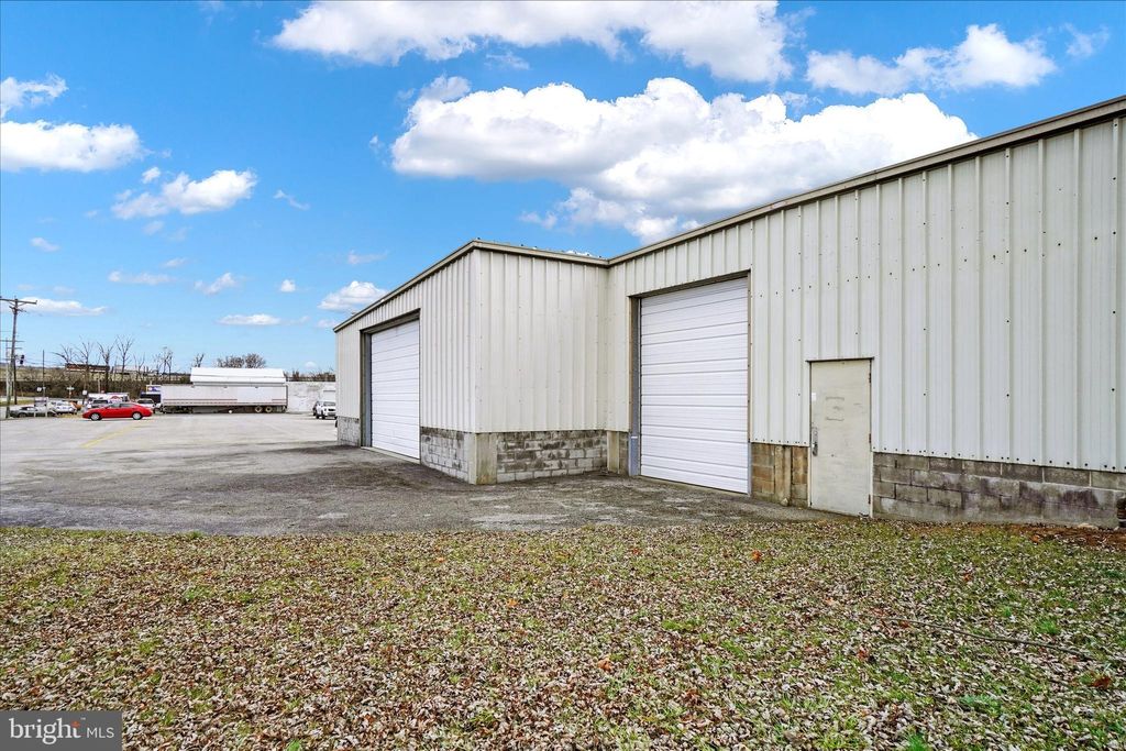 Photo of 20 E Eleventh Avenue, YORK, PA 17404 (MLS # PAYK2091606)
