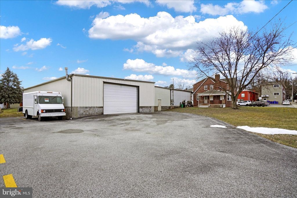 Photo of 20 E Eleventh Avenue, YORK, PA 17404 (MLS # PAYK2091606)