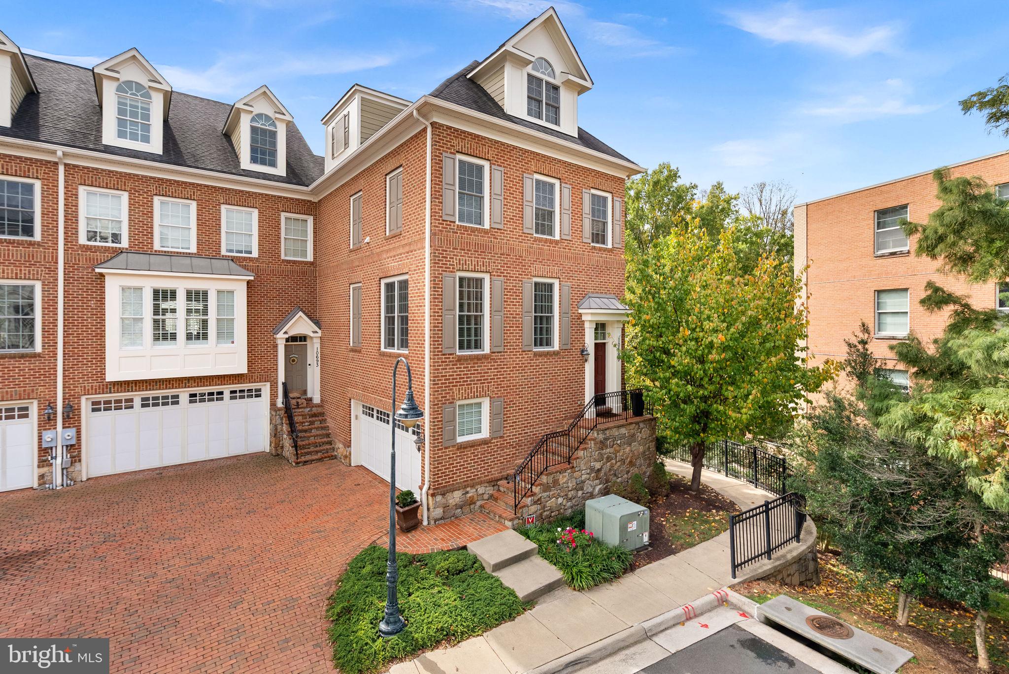 10695 YORKTOWN COURT