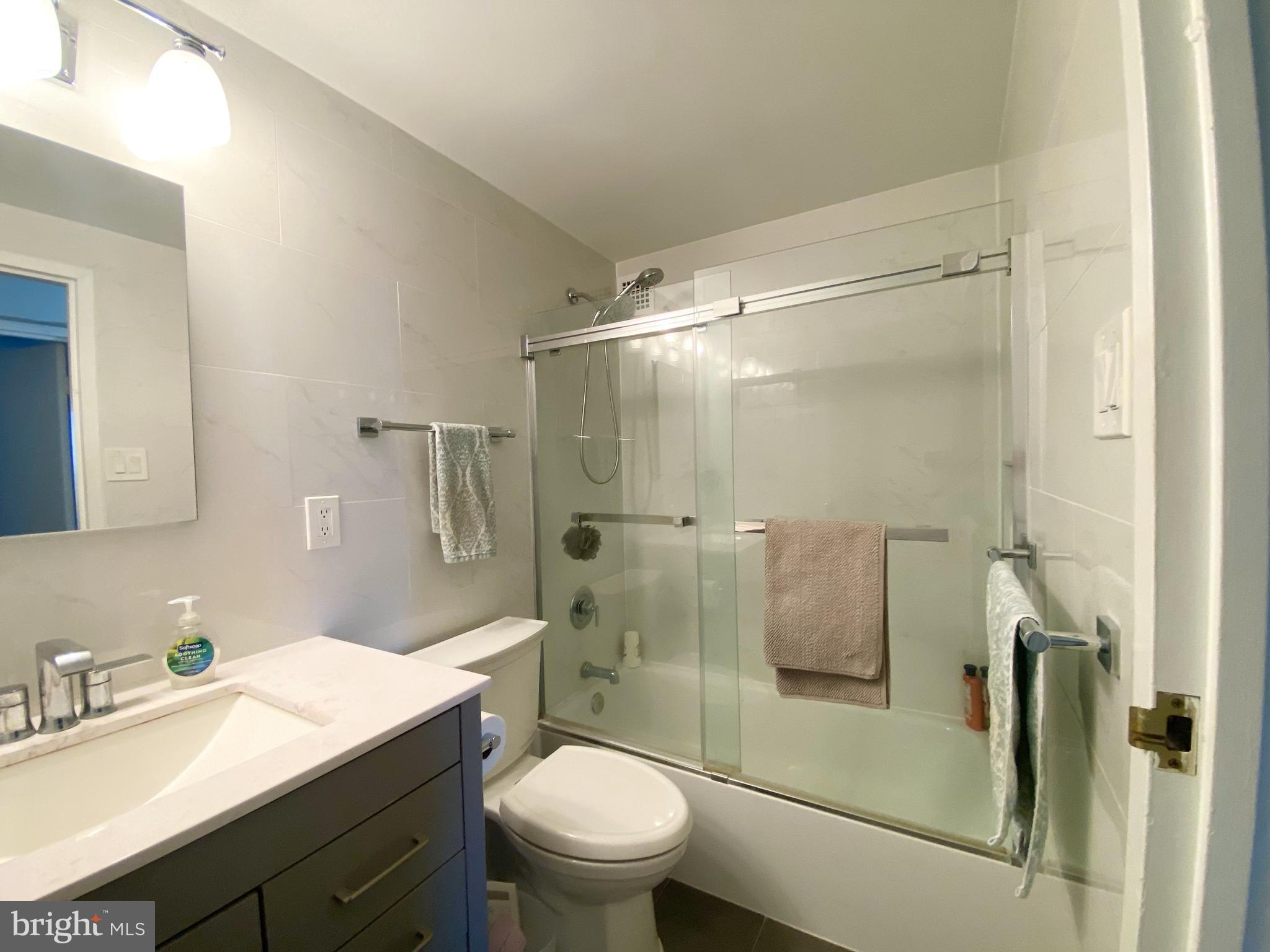 HYDE PARK - Residential Lease