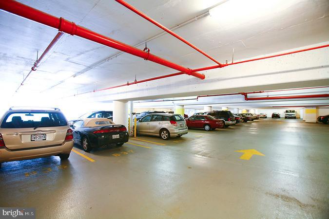 HYDE PARK - Residential Lease