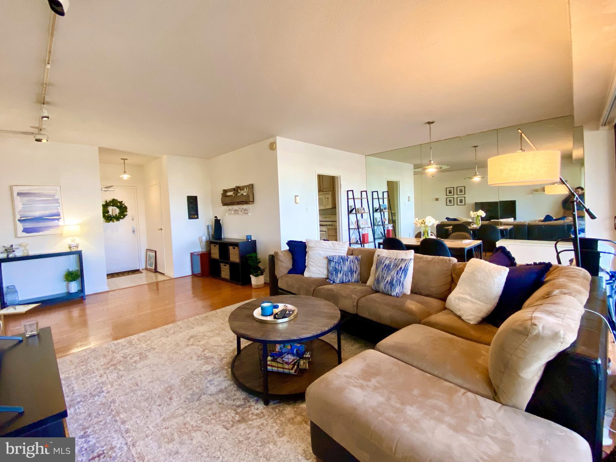 HYDE PARK - Residential Lease