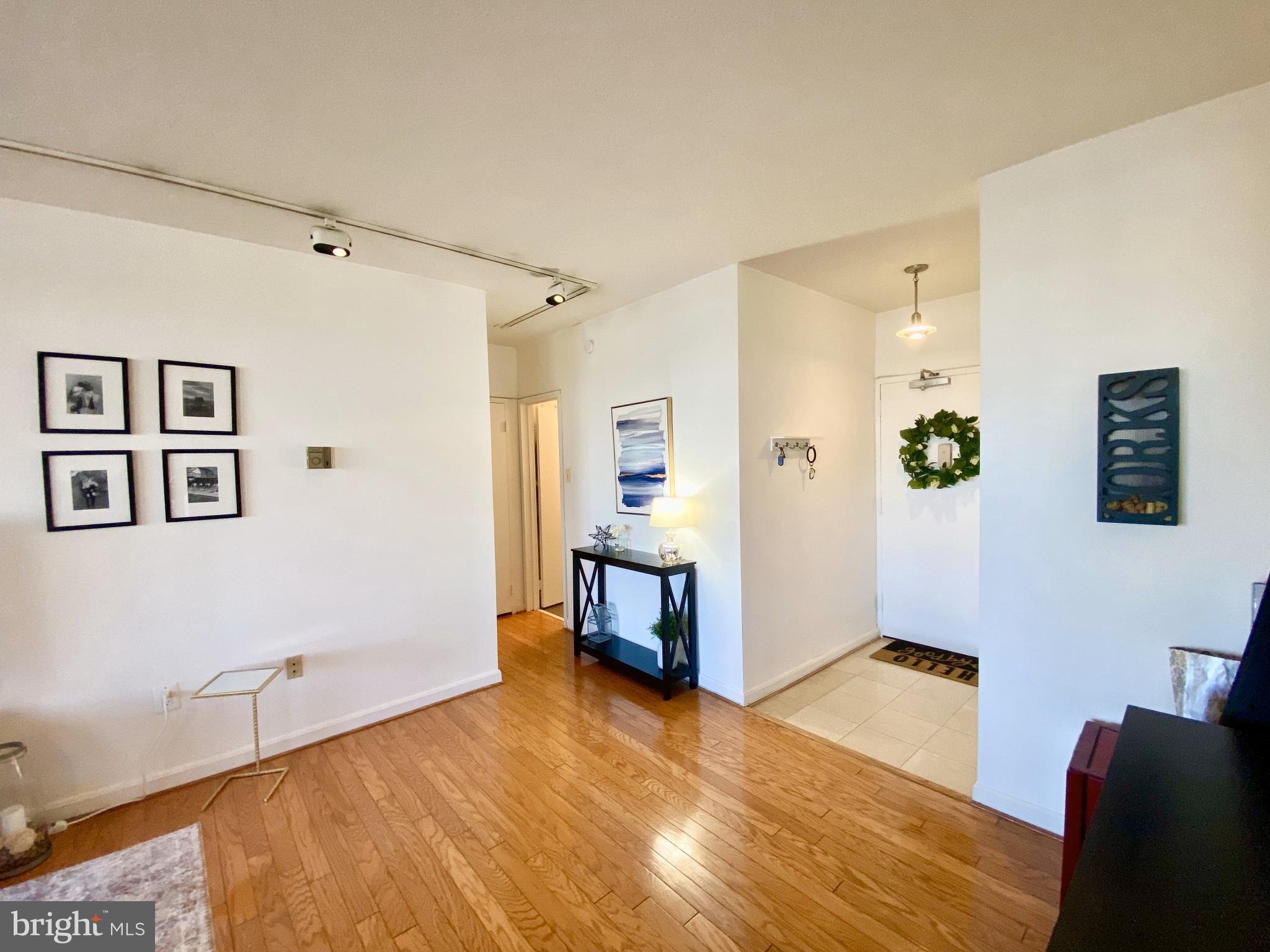 HYDE PARK - Residential Lease