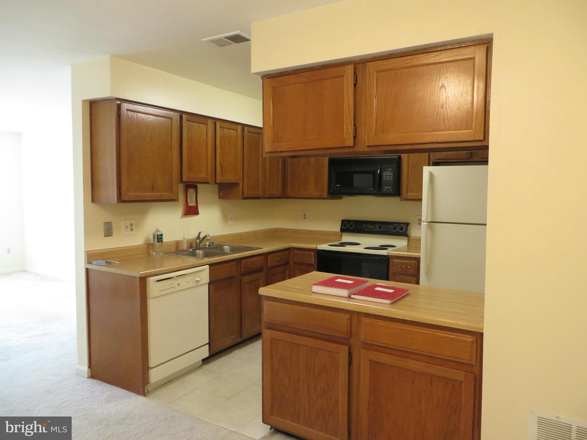 MANCHESTER LAKES - Residential Lease