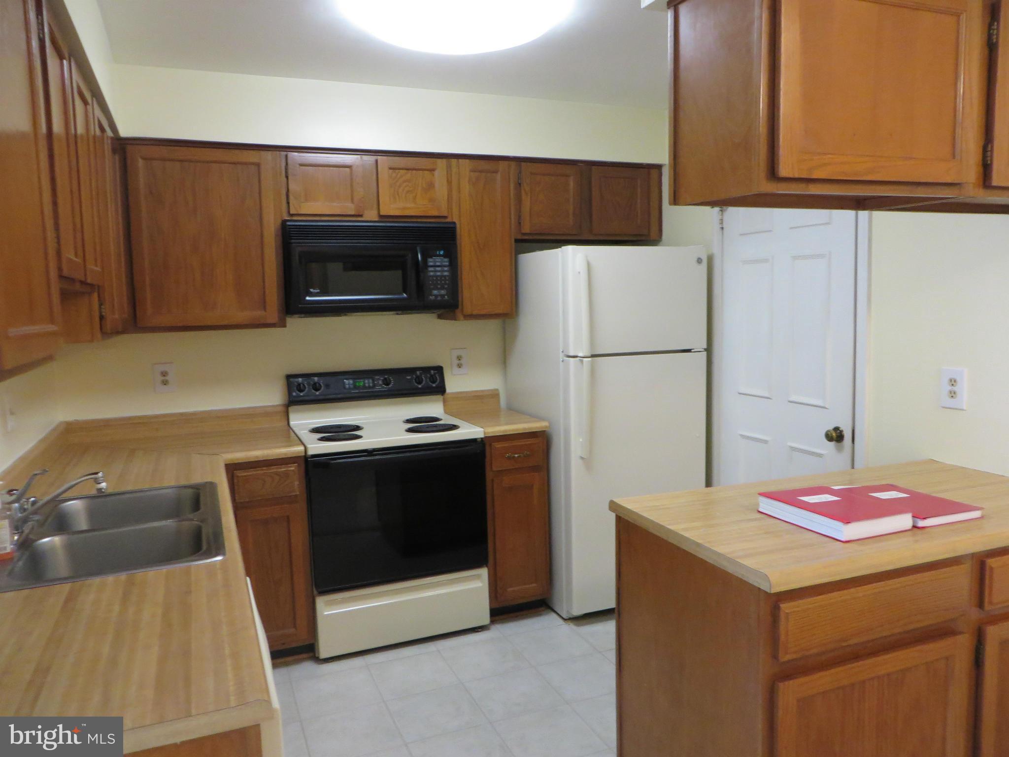 MANCHESTER LAKES - Residential Lease