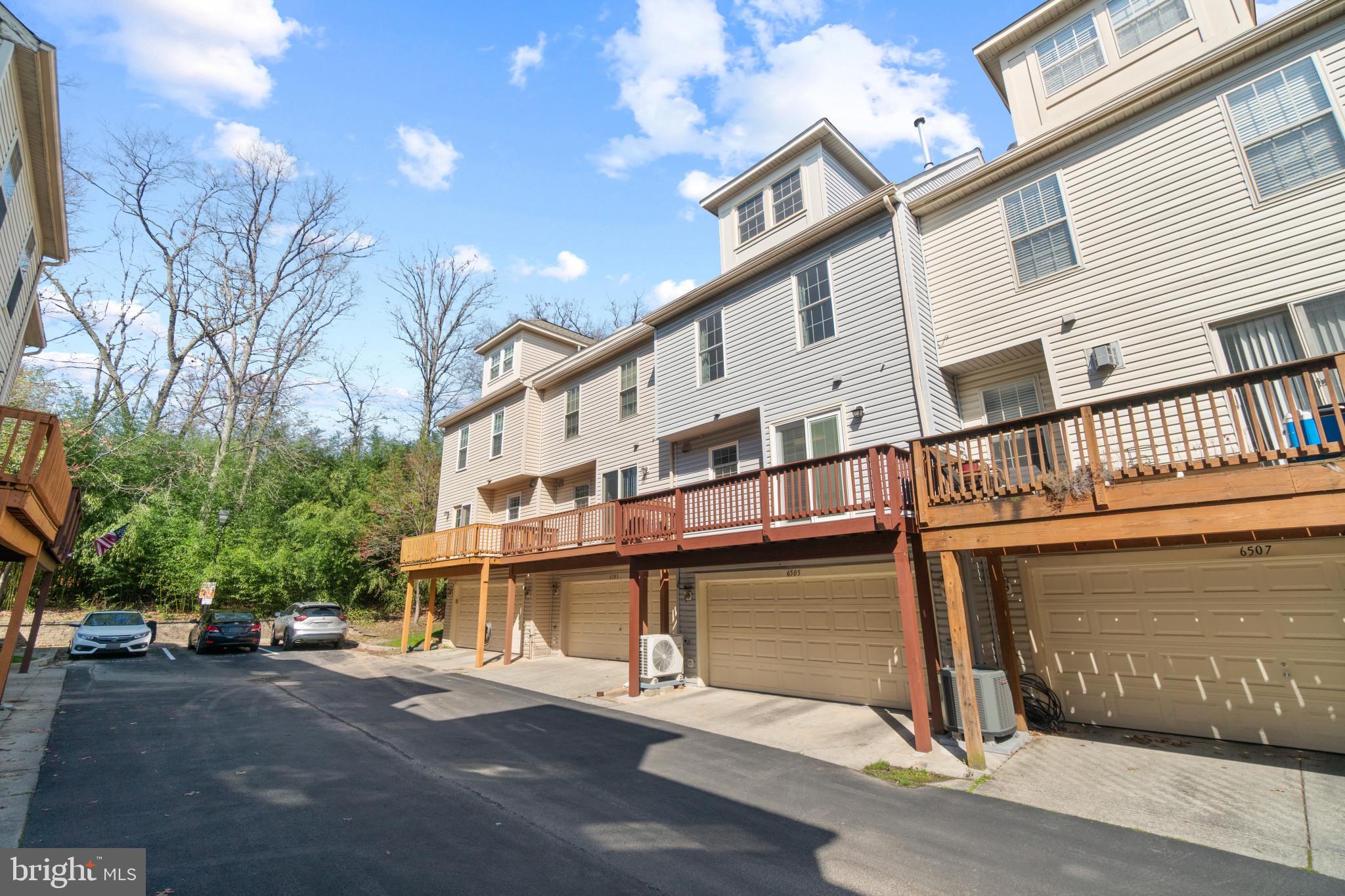 CROMWELL FOUNTAIN - Residential
