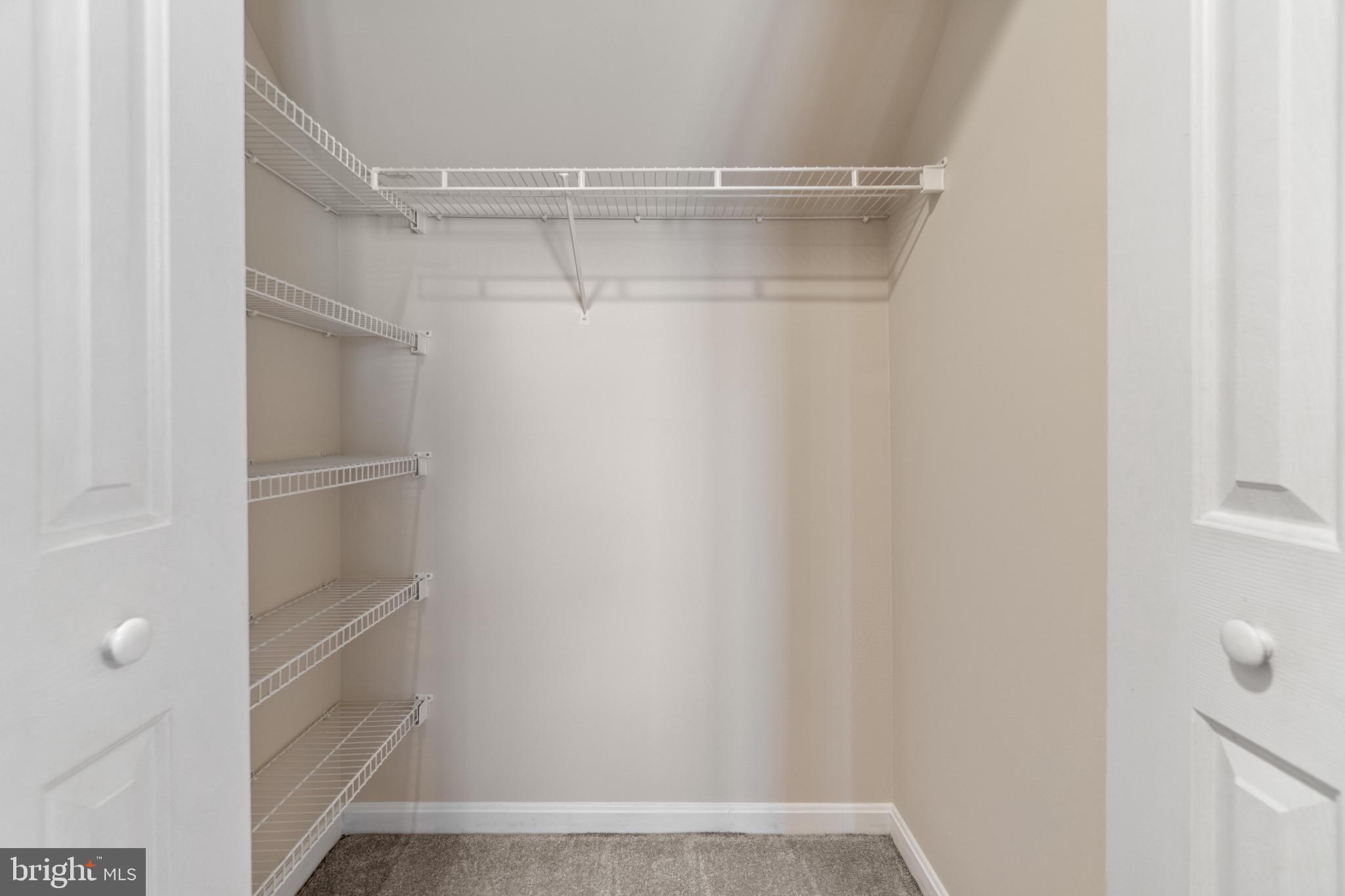 CROMWELL FOUNTAIN - Residential