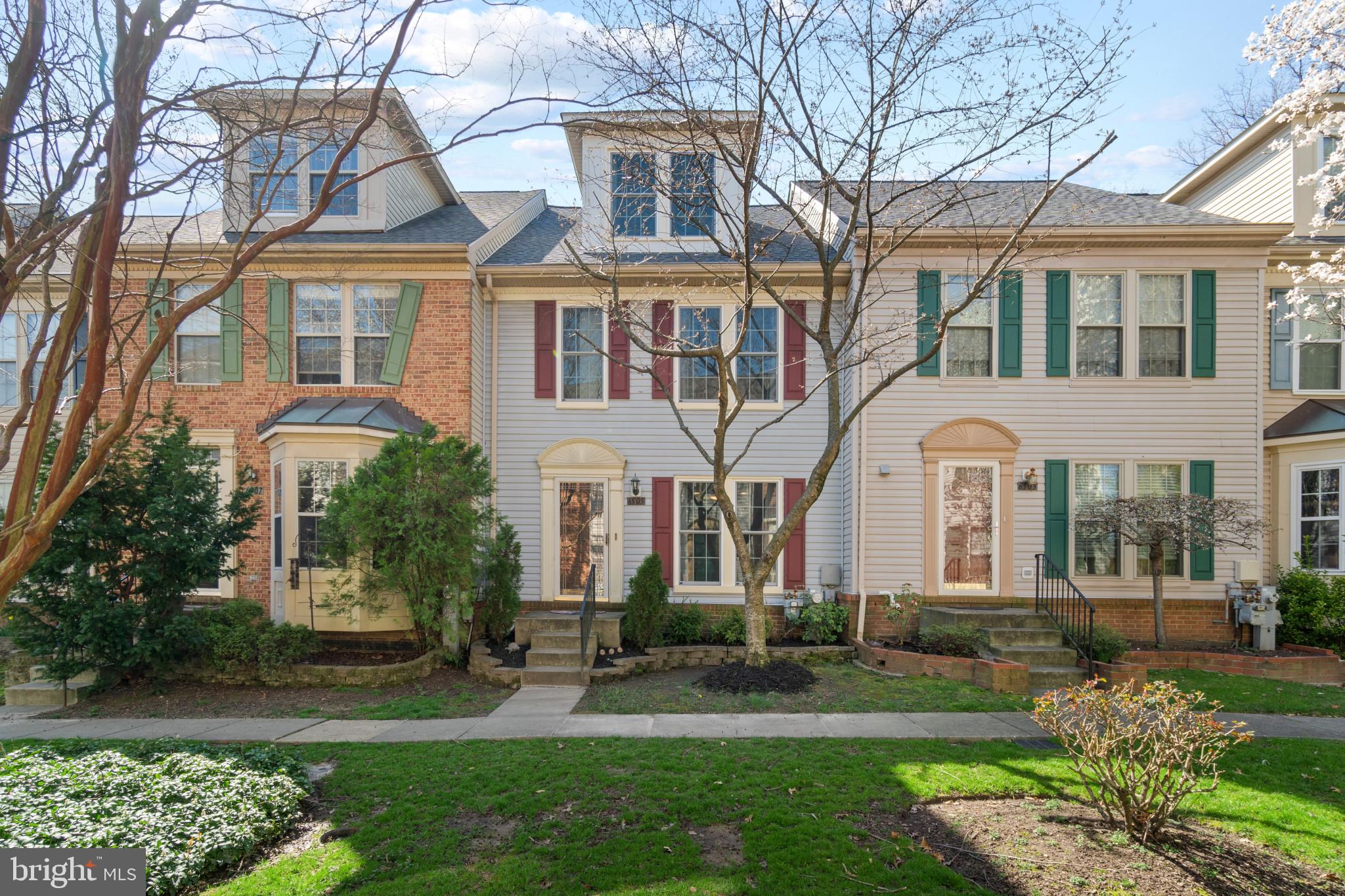 CROMWELL FOUNTAIN - Residential