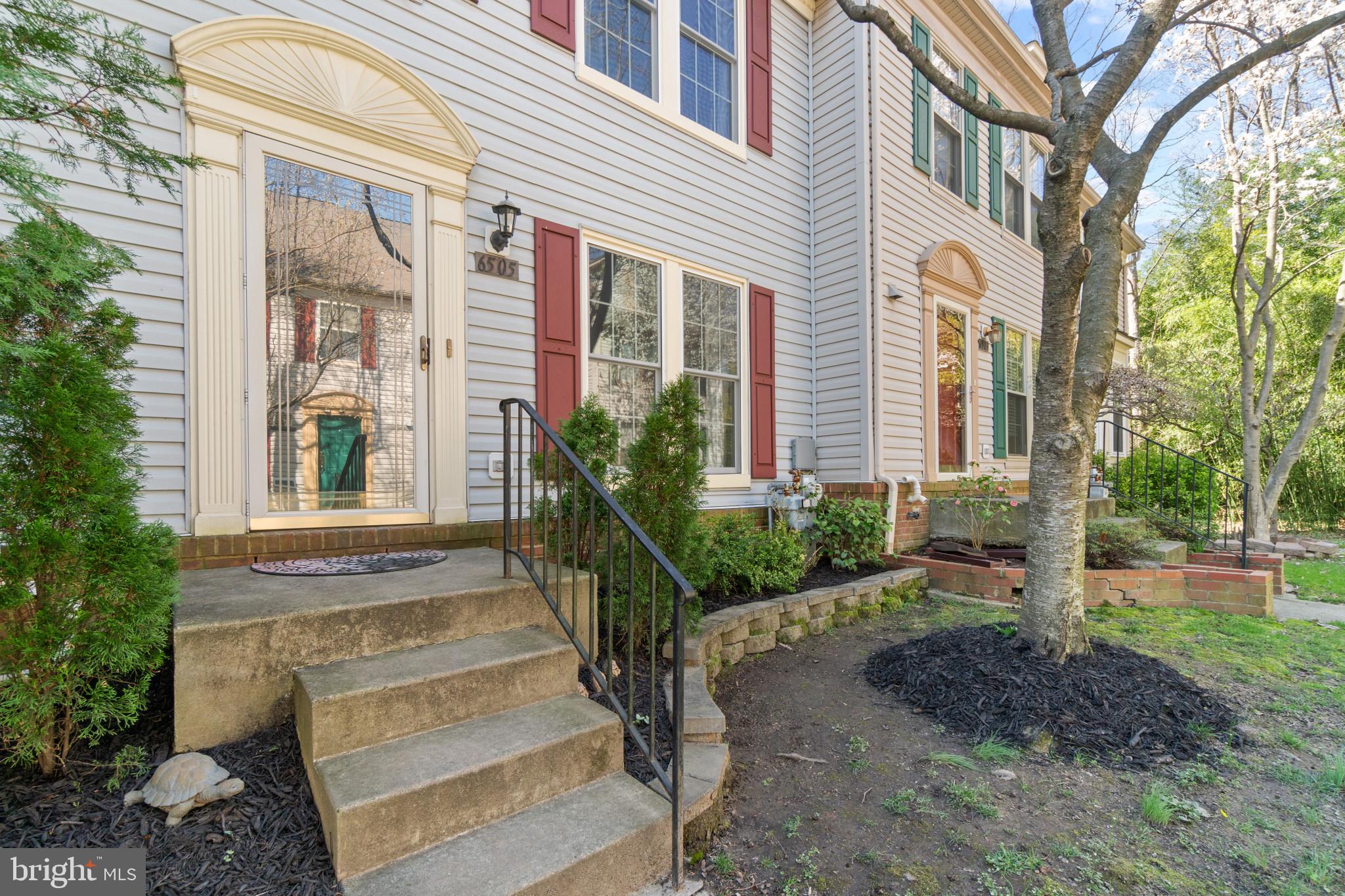 CROMWELL FOUNTAIN - Residential