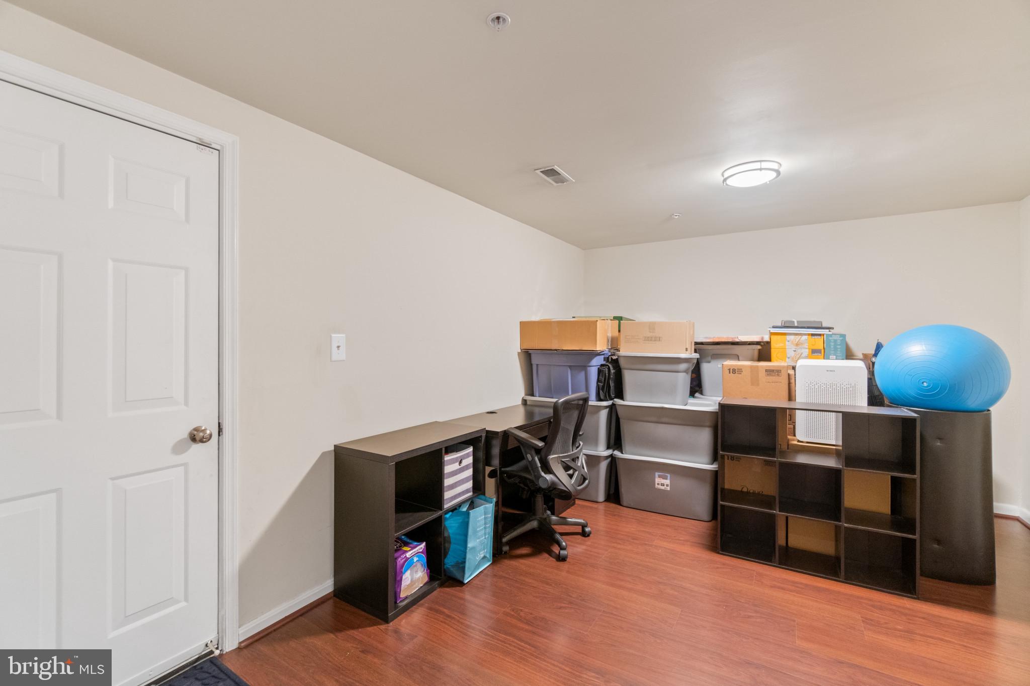 CROMWELL FOUNTAIN - Residential