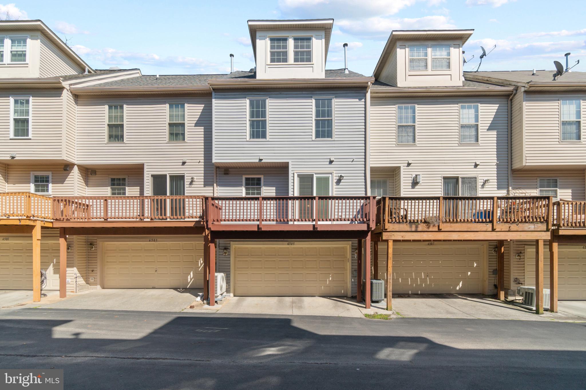 CROMWELL FOUNTAIN - Residential