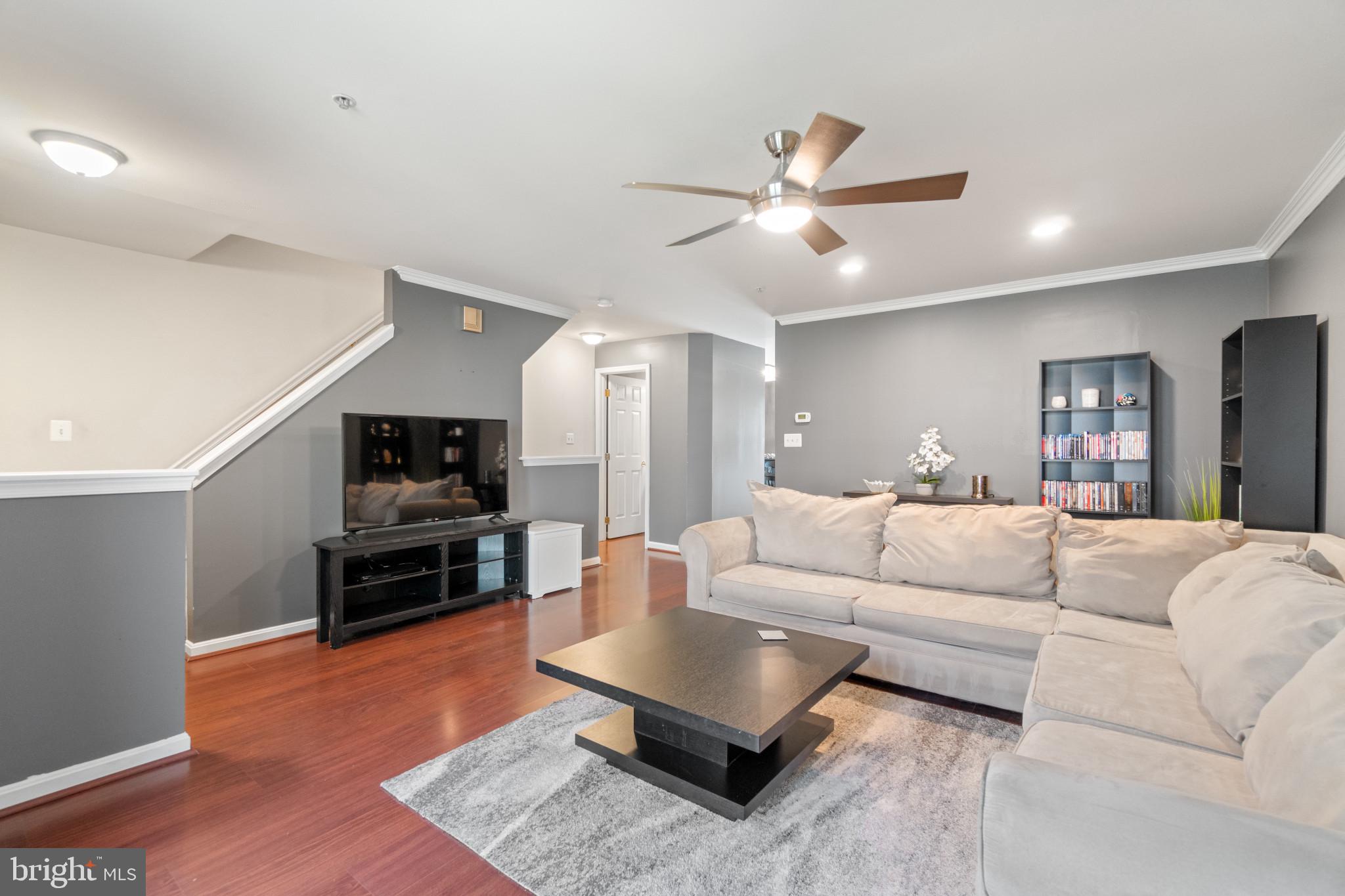 CROMWELL FOUNTAIN - Residential