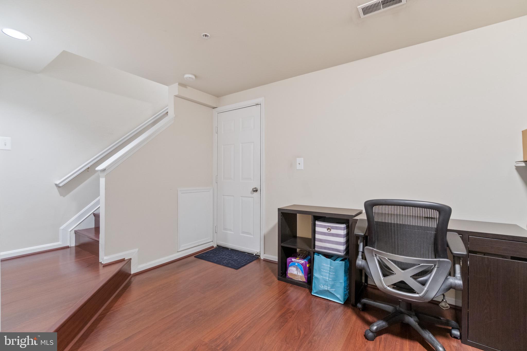 CROMWELL FOUNTAIN - Residential