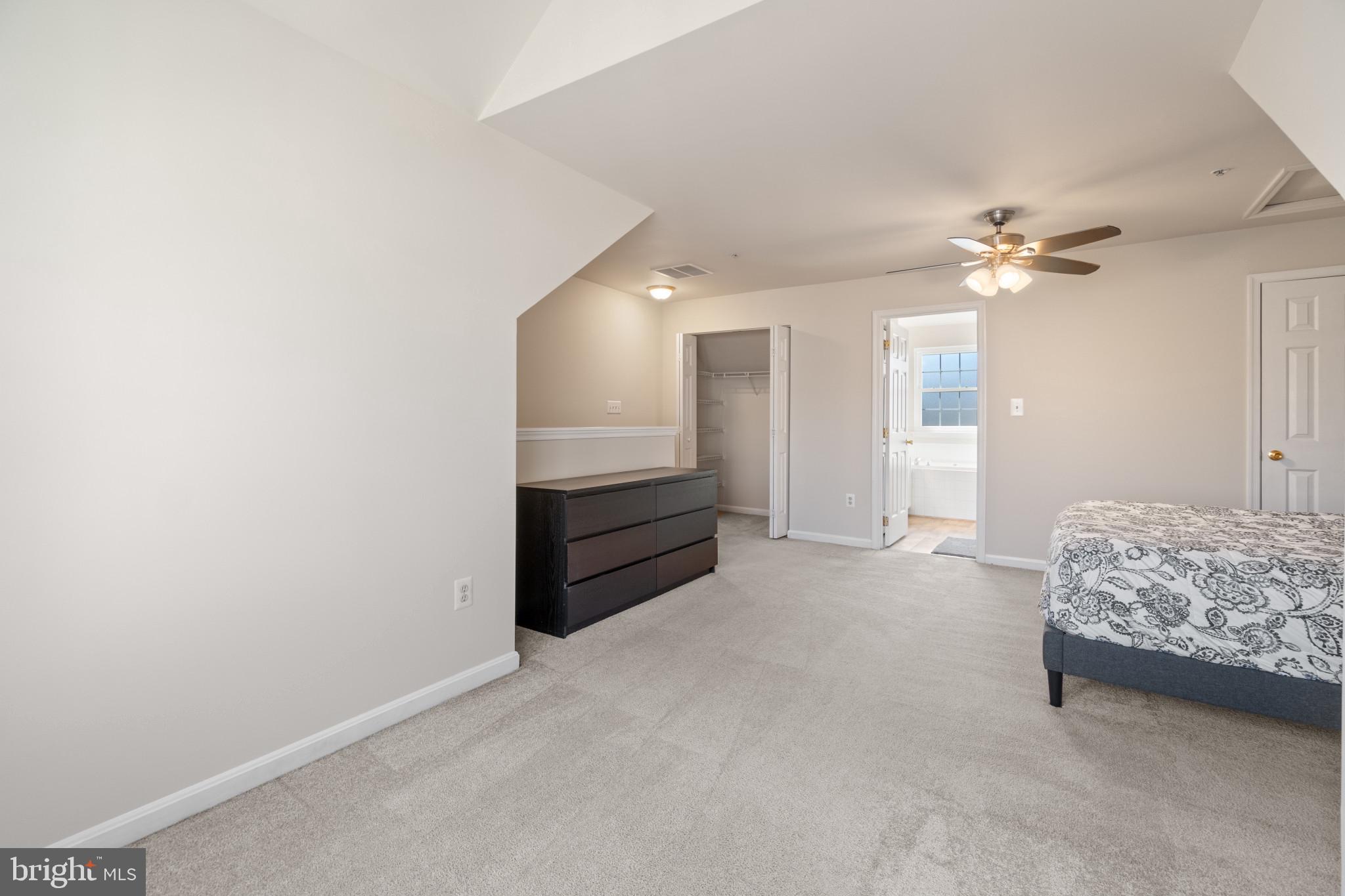 CROMWELL FOUNTAIN - Residential