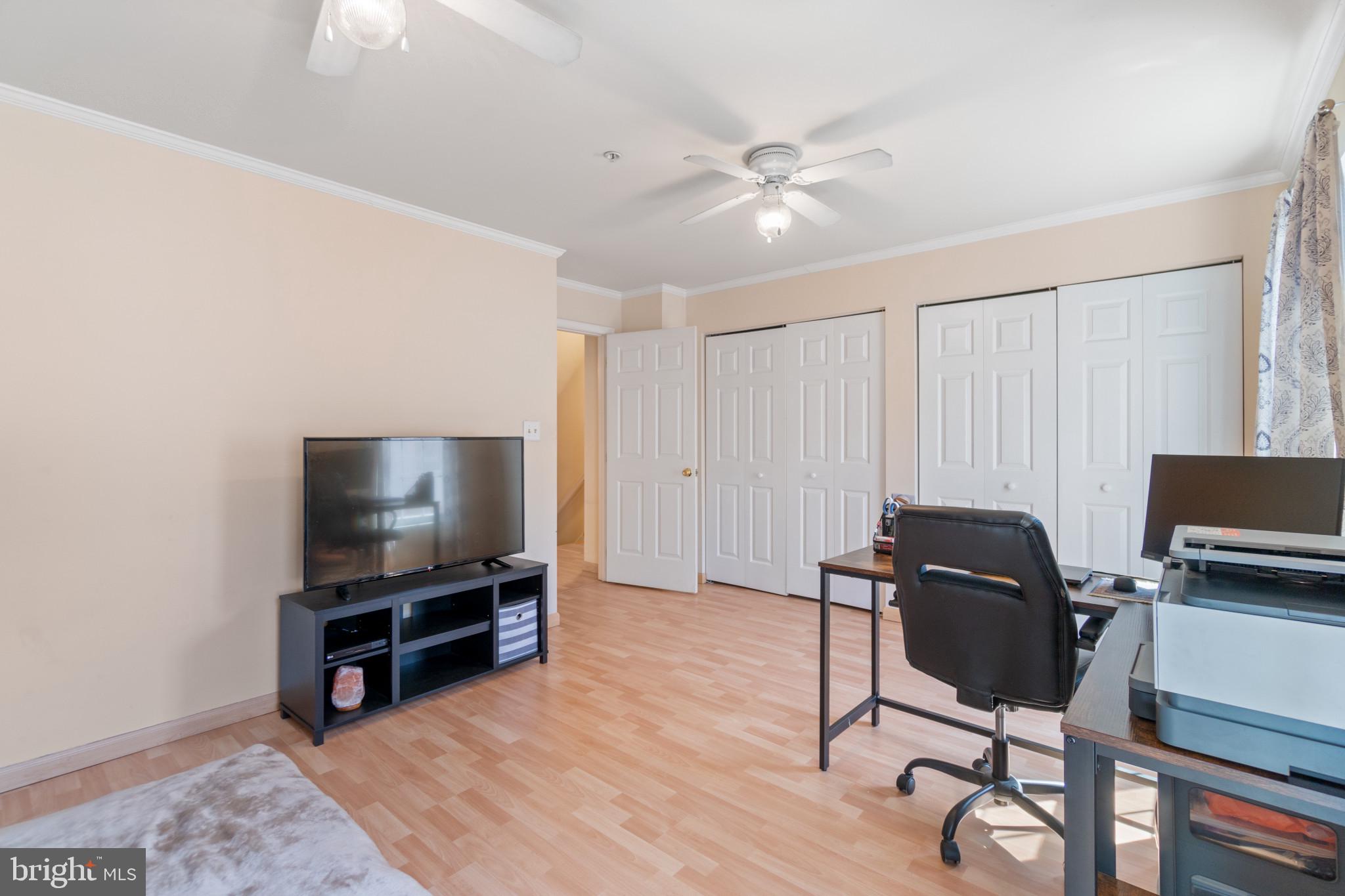 CROMWELL FOUNTAIN - Residential