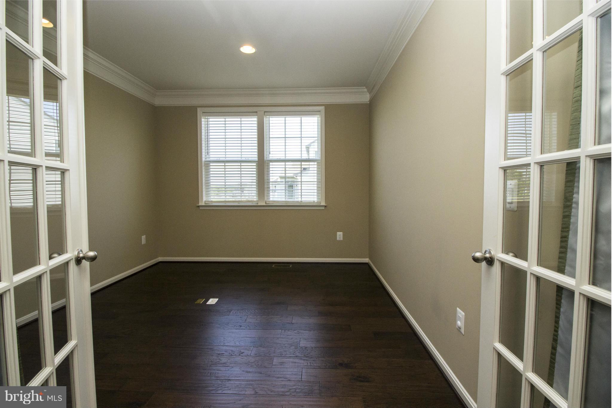 STONEWALL MANOR - Residential