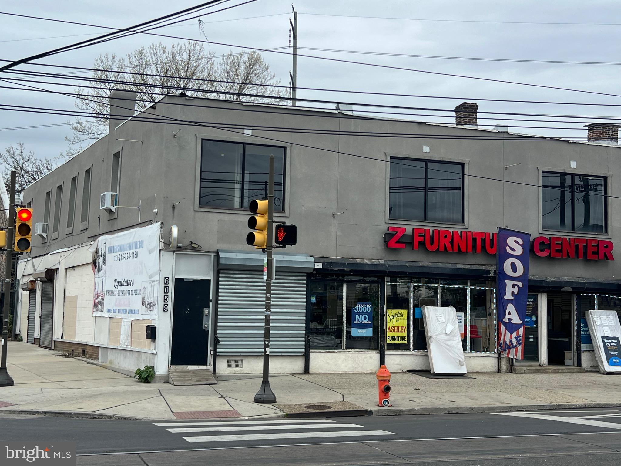 Huge 2/F commercial space for lease. Prime location, corner store, accross street from the shopping center, Donkin Donut. It is already divided in to 4 units with each own bathroom, hardwood floors, large glass windows, very ideally for any type of offices.