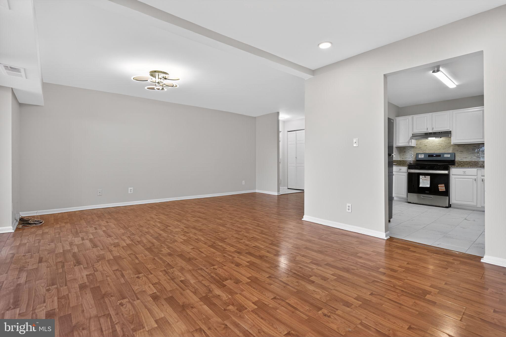 HERITAGE COURT - Residential