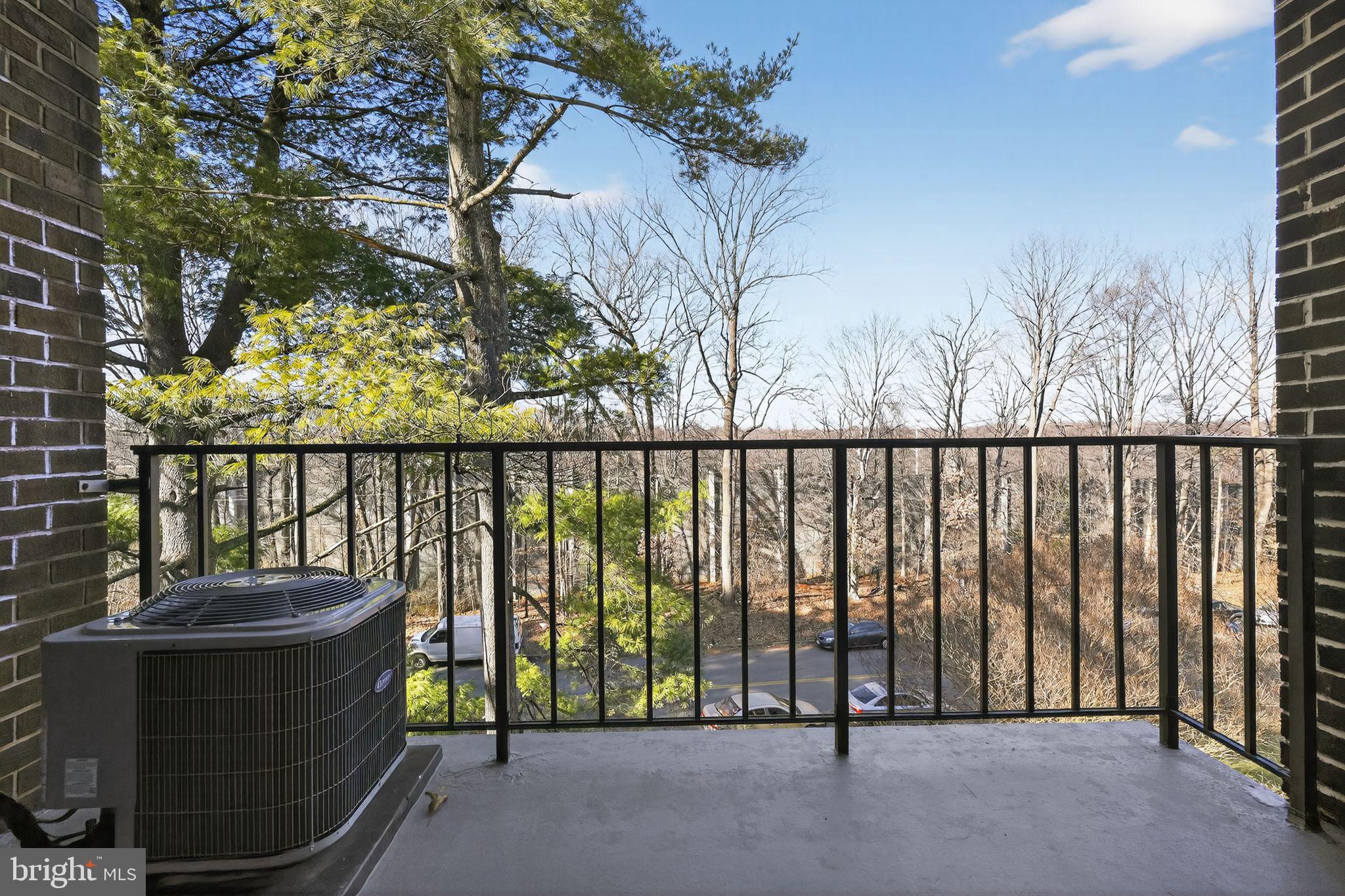 HERITAGE COURT - Residential