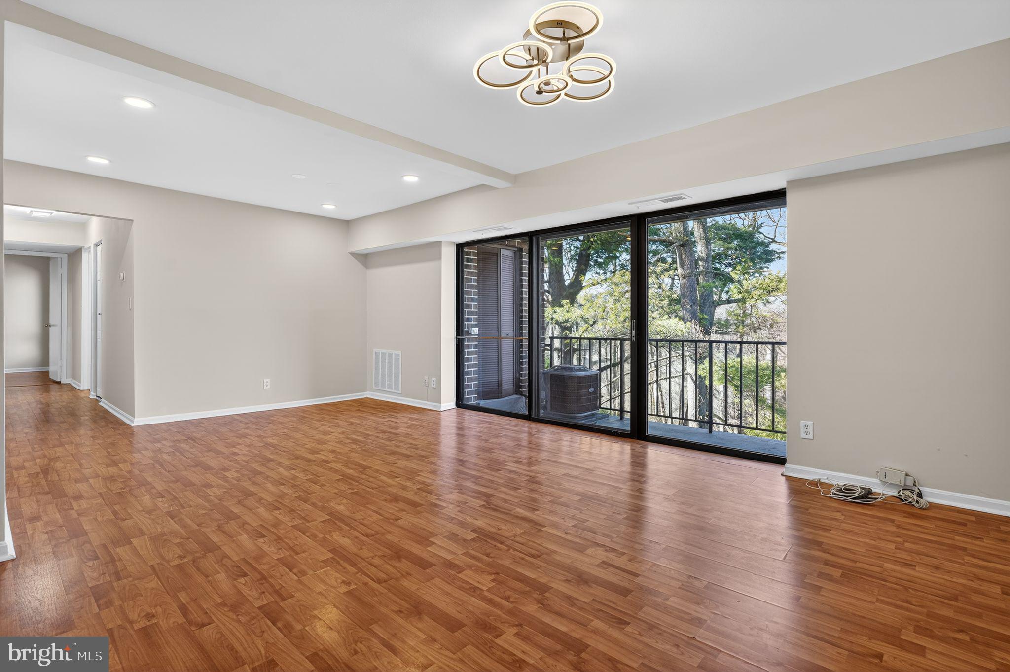 HERITAGE COURT - Residential