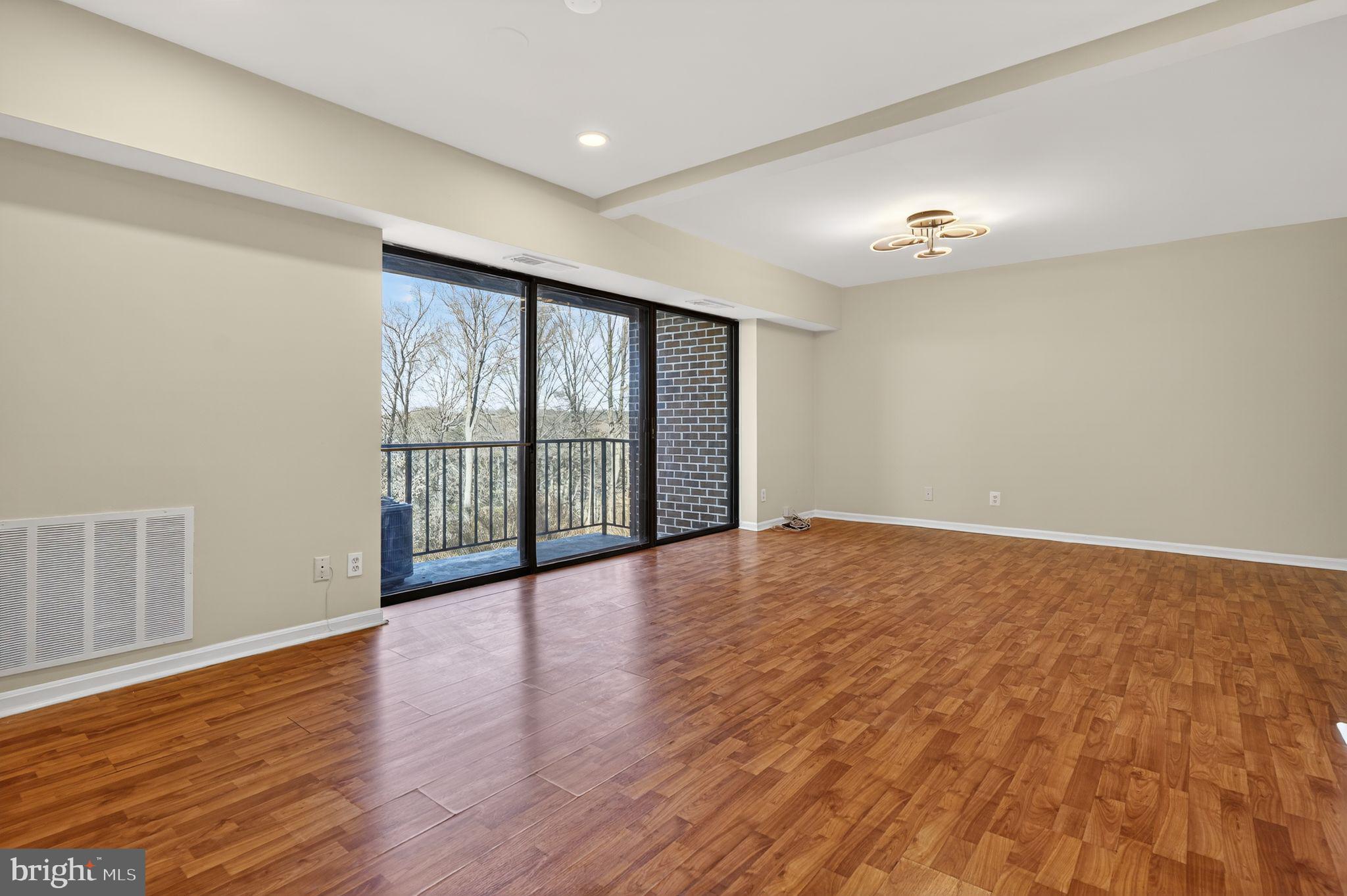 HERITAGE COURT - Residential