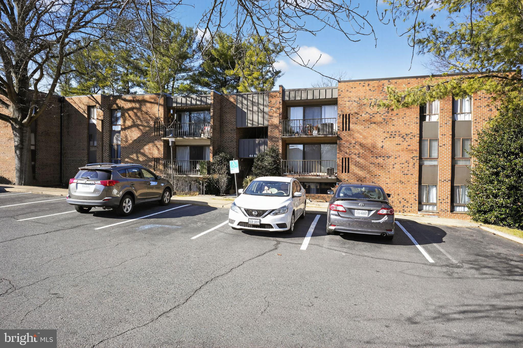 HERITAGE COURT - Residential